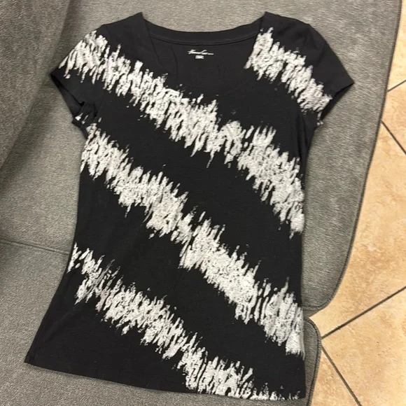 Kenneth Cole Black and White Short Sleeve Tee - Picture 2 of 5